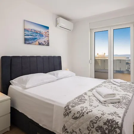 Adoria * マカルスカ