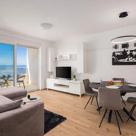 Adoria * マカルスカ