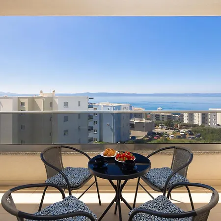 Adoria アパート マカルスカ