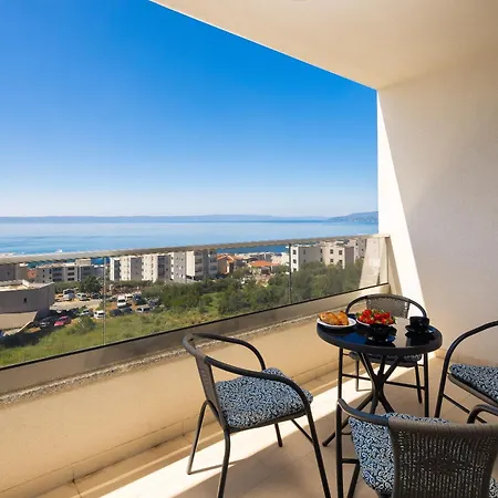 Adoria アパート マカルスカ